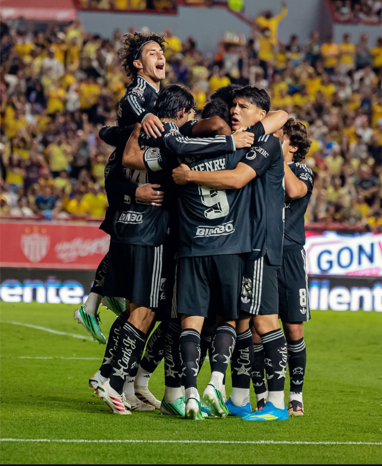 América remonta al Necaxa en una noche de goles